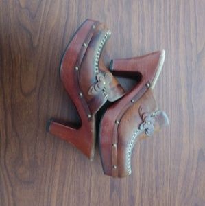 Leather\wooden pumps